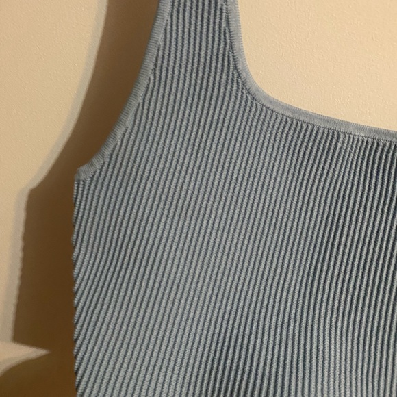 Aritzia Babaton Sculpt Squareneck Cropped Tank in color DREAM BLUE - Picture 4 of 9